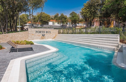 Bale House | Cosy apartment in villa with WIFI, private pool, A/C, TV, terrace, pets allowed and parking