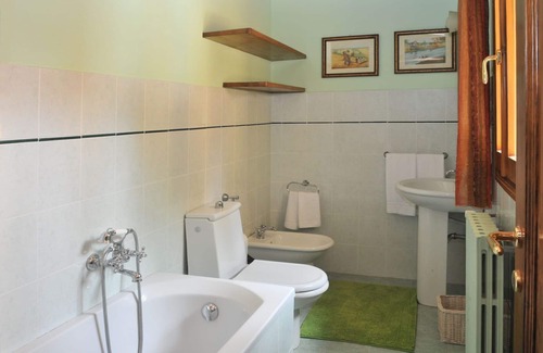 Gattaia Villa | Cosy apartment in villa for 2 people with WIFI, pool, pets allowed, panoramic view and parking