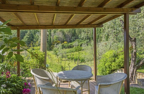 Rufina Villa | Cosy apartment in villa for 4 guests with WIFI, pool, terrace, pets allowed and parking
