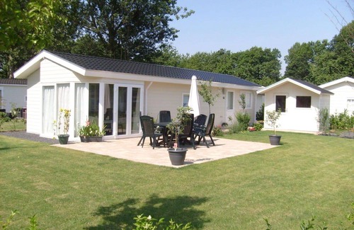Noordoostelijk van Schaarsbergen House | Cosy apartment in villa for 4 guests with pool, WIFI, TV, terrace and parking
