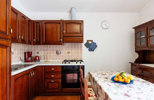 Diano Castello Apartment | Cosy apartment for 4 people with WIFI, pool, TV, terrace and pets allowed