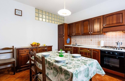 Diano Castello Apartment | Cosy apartment for 4 people with WIFI, pool, TV, patio and pets allowed