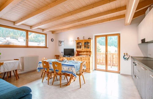 San Giovanni di Fassa Apartment | Cosy apartment for 8 guests with WIFI, TV, balcony, pets allowed and parking
