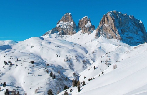 San Giovanni di Fassa House | Cosy apartment in villa for 4 guests with WIFI, TV, balcony, pets allowed and parking