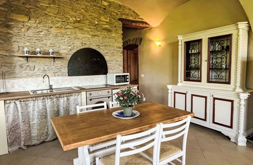 Novelli Apartment | Cosy apartment for 6 guests with pool, WIFI, TV, terrace, pets allowed and panoramic view