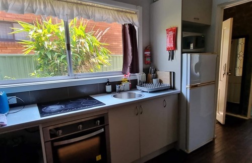 Greenhills Beach Apartment | Cosy Apartment Near Wanda Beach & Cronulla Golf Course - 5 Minute Walk