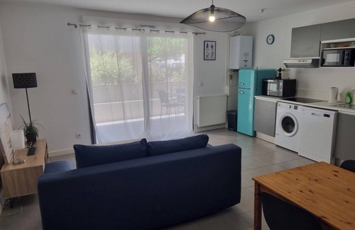 Bayonne Apartment | Cosy apartment with terrace, parking, 9min from station