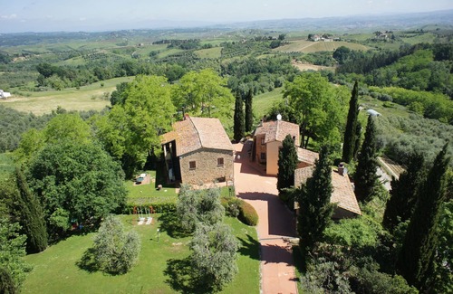 Montaione Apartment | Cosy apartment with WIFI, pool, A/C, TV, pets allowed and parking, close to San Gimignano