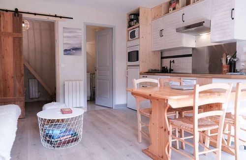 Areches Apartment | Cosy Apt with Pool Access, Near Slopes & Shops, Sleeps 3