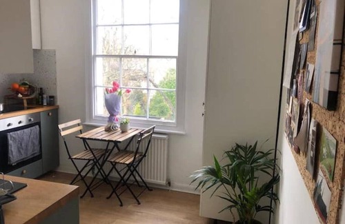 Mildmay Apartment | Cosy Arty Central London Flatn