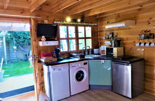 Biganos Ski Chalet | Cosy atypical air-conditioned chalet on the port side near the swimming pool with free access to the beach