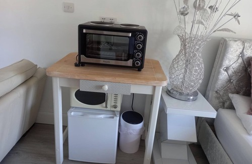 Axminster Apartment | Cosy Axminster Studio with Extra Beds