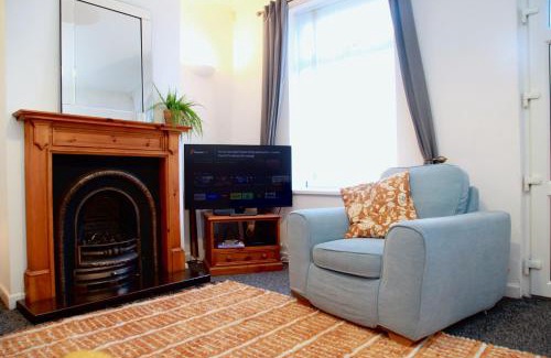 Bramcote House | Cosy Beeston Cottage - Sleeps 4