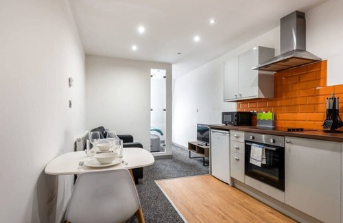 Halifax Apartment | Cosy Budget 1 Bed Flat in Halifax Centre