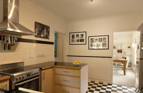 Mount Beauty House | Cosy Candlewick Cottage - A Mount Beauty Delight
