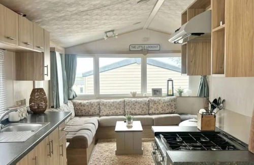 Exmouth House | Cosy caravan for great holidays on the Jurassic coast. Sleeps 8 and dog friendly