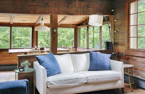 Woodstock Cabin | Cosy Catskills Cabin, minutes to Woodstock Village.