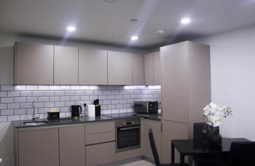 Bedford Apartment | Cosy Central Bedford Apt - Free Parking, Gym, Netflix & Sky