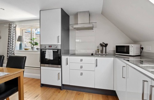 New Forest District Apartment | Cosy & Central Brockenhurst Flat
