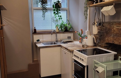 St Just Apartment | Cosy Central St Just Apartment with Wood burner fireplace. Close to great walks.