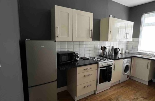 Warrington House | Cosy & Central w/Free Parking