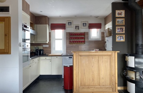 Flaine Ski Chalet | Cosy Chalet 10 p (babies included) close by ski slopes