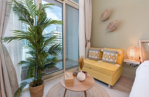 Dubai Marina Apartment | Cosy & Chic Studio One Marina with balcony & View