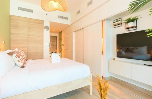Dubai Marina Apartment | Cosy & Chic Studio One Marina with balcony & View