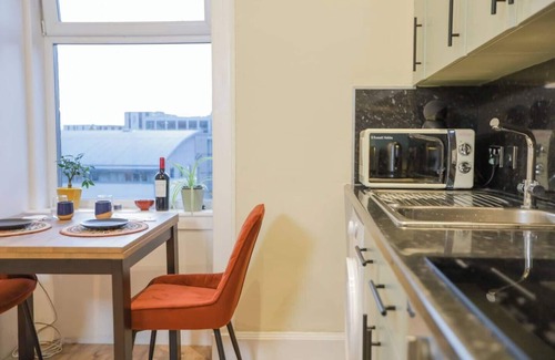 Tollcross Apartment | Cosy City Centre Gem