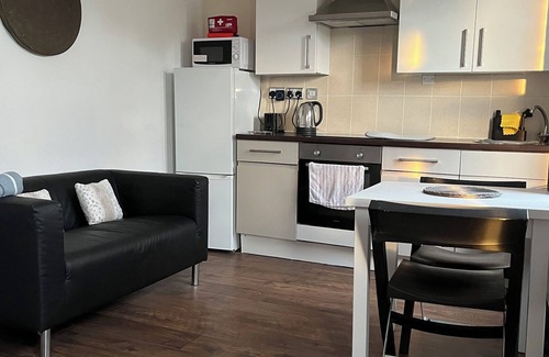 Larkhall Apartment | Cosy clean 1bed flat in the Heart of vibrant Clapham.