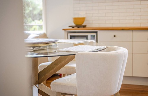 Macmasters Beach House | Cosy coastal cottage with AC and walking distance to beach