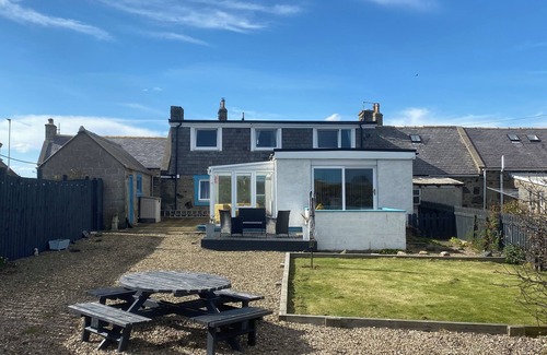 Portsoy House | Cosy coastal cottage in Portsoy, Scotland with beautiful sea views