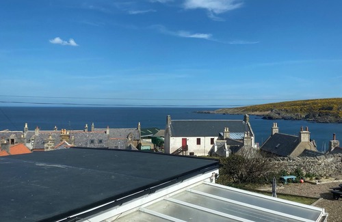 Portsoy House | Cosy coastal cottage in Portsoy, Scotland with beautiful sea views