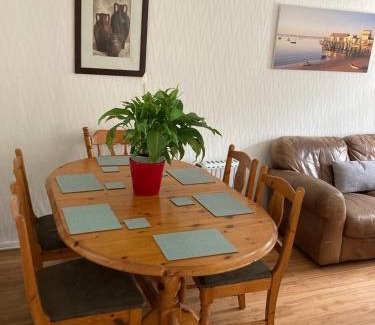 Port-Eynon House | Cosy coastal home - 5 mins walk from the beach