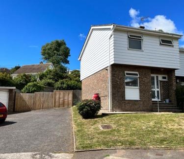 Port-Eynon House | Cosy coastal home - 5 mins walk from the beach