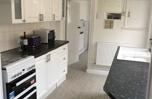 Llanelli House | Cosy & Comfortable Entire Holiday Home, Llanelli. Fully equipped & Dog friendly