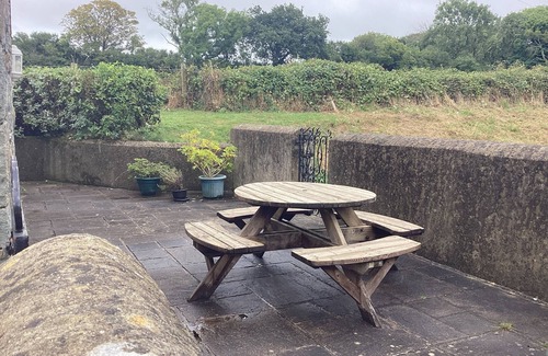 Newport Cottage | Cosy, comfortable, quiet location, close to Pembs coast path,