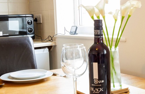 Swinton Apartment | Cosy & Compact Apartment in Swinton