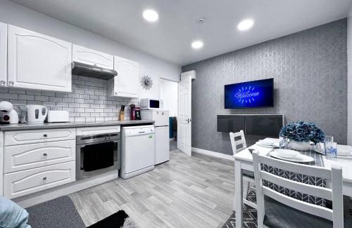 Enfield Highway Apartment | Cosy Contemporary Apartment - Brimsdown, Enfield