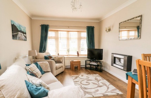 Haxby Cottage | COSY CORNER, character holiday cottage, with a garden in Haxby