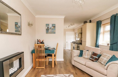 Haxby Cottage | COSY CORNER, character holiday cottage, with a garden in Haxby
