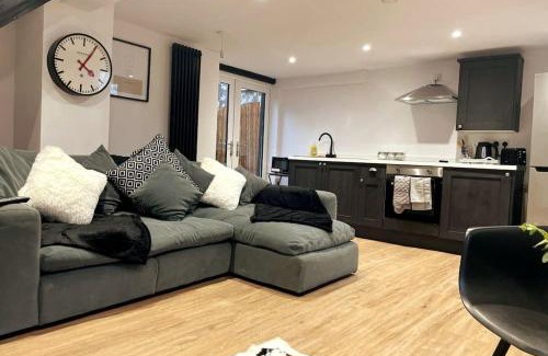Aberdare House | Cosy Cottage By MGroupSA
