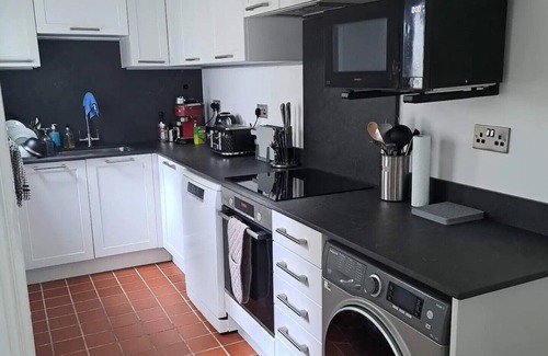 Dartmouth House | Cosy cottage close to the sea.
