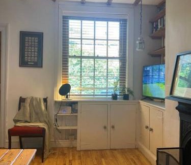 Macclesfield House | Cosy Cottage (Free parking)