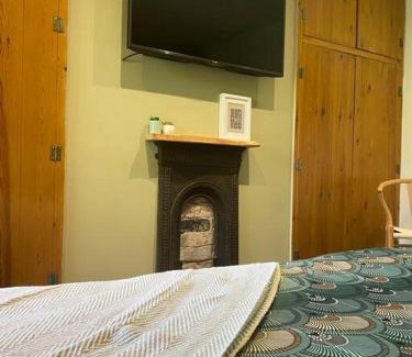 Macclesfield House | Cosy Cottage (Free parking)