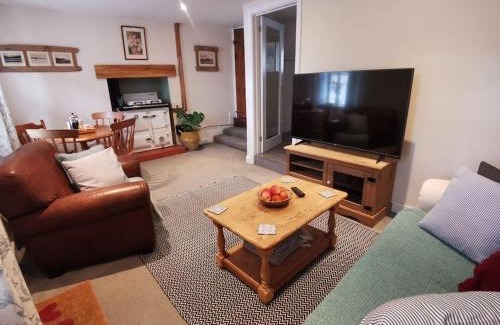 Littleham House | Cosy Cottage in a quaint village in North Devon.