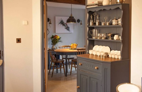 Brecon Cottage | Cosy cottage in hamlet with pub, near Brecon - children and/or dogs welcome!