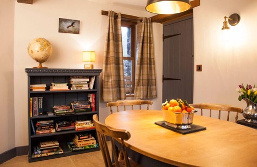 Brecon Cottage | Cosy cottage in hamlet with pub, near Brecon - children and/or dogs welcome!