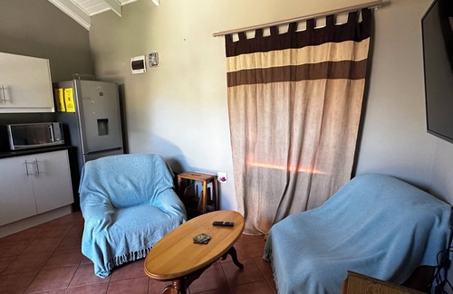 Eikenbosch Cottage | Cosy cottage in one of Cape Towns savest suburbs. Any nomad's dream.
