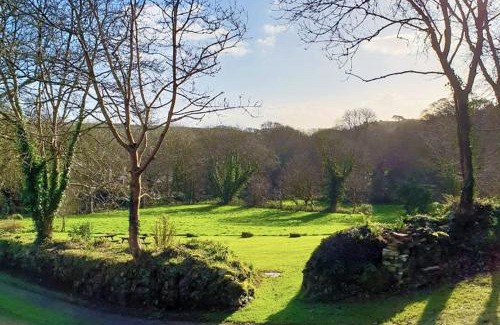 Castallack Apartment | Cosy cottage in the beautiful Lamorna Valley - walk to the pub & sea